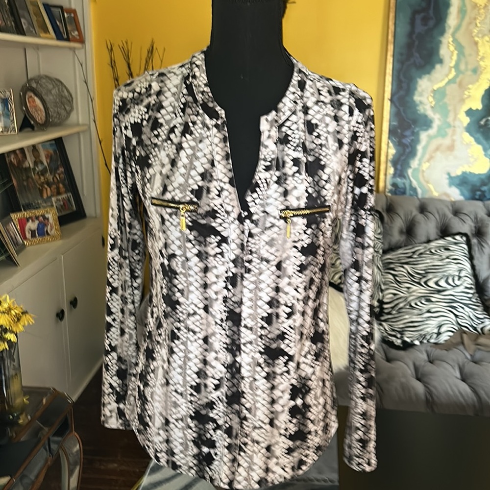 International Concepts snake print pullover shirt w/ gold accent faux pockets